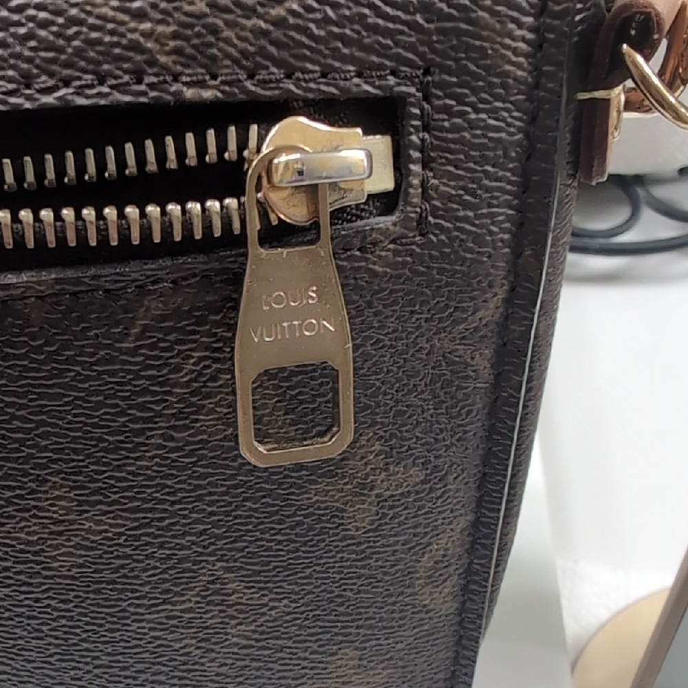 Louis Vuitton Dark Brown Monogram Messenger Bag - Picture 4 of 13